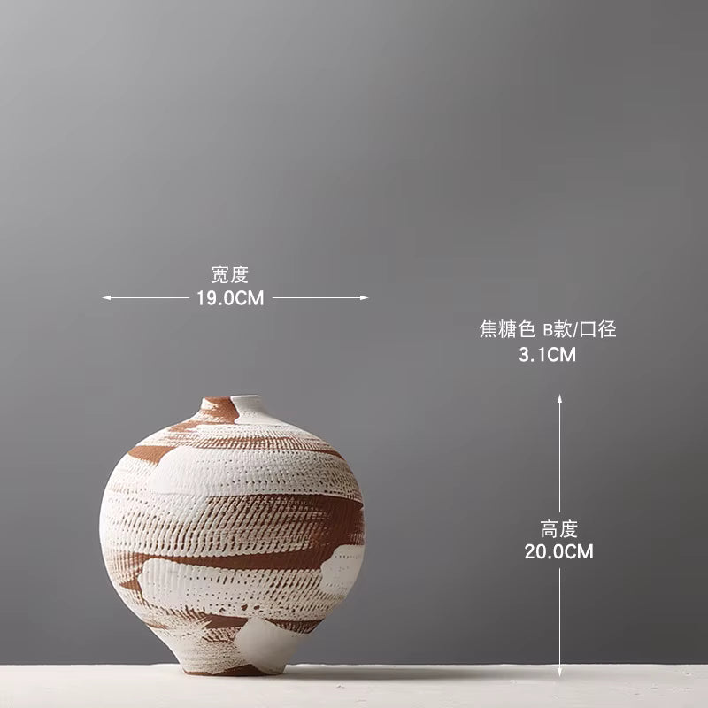 Ceramic vase with dimensions labeled on a gray background