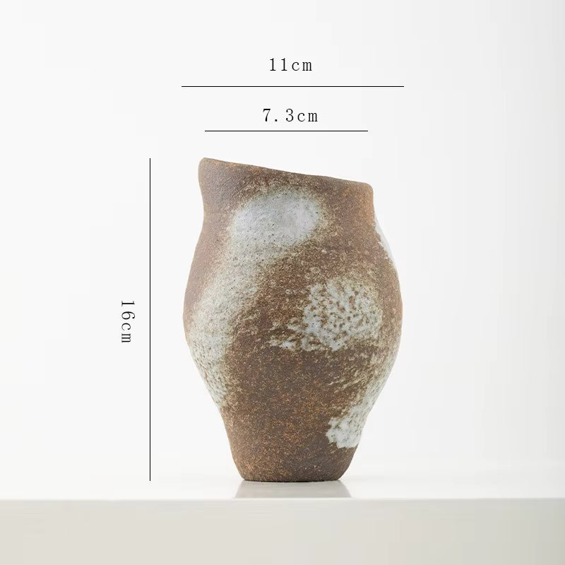 Ceramic vase with dimensions on a white background