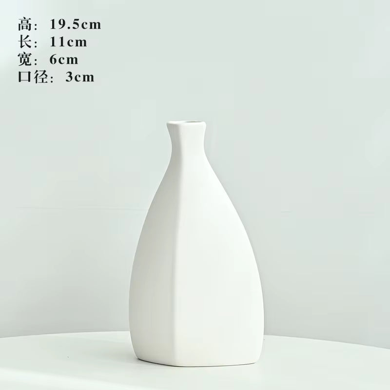 White ceramic vase on a light gray background with dimensions displayed.