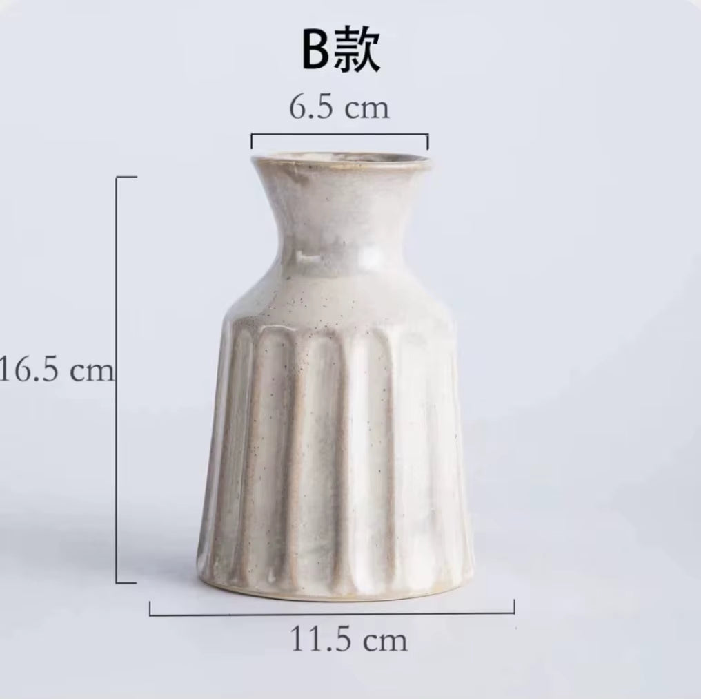 Ceramic vase with dimensions labeled on a light gray background