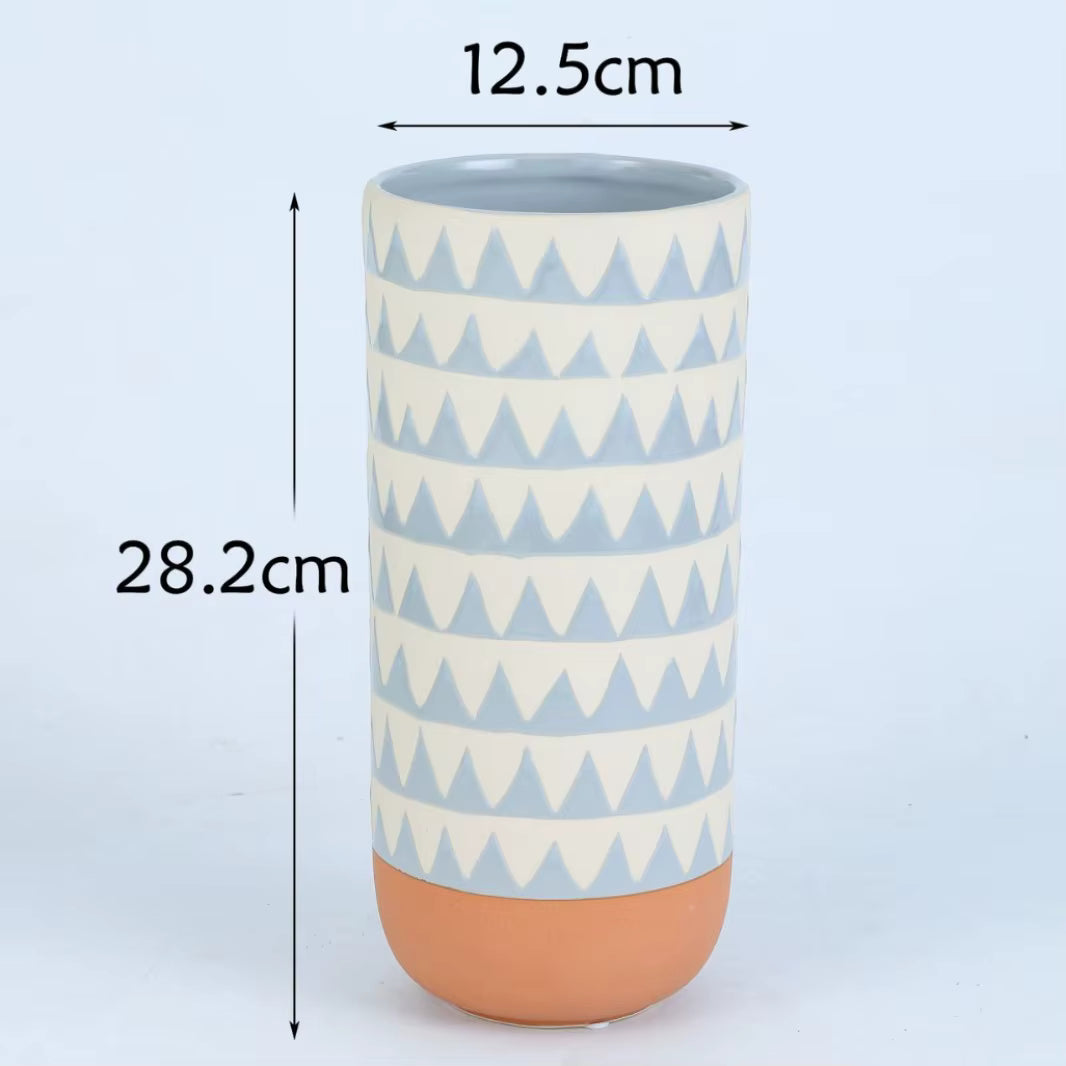 Ceramic tumbler with geometric pattern and measurements on a light blue background