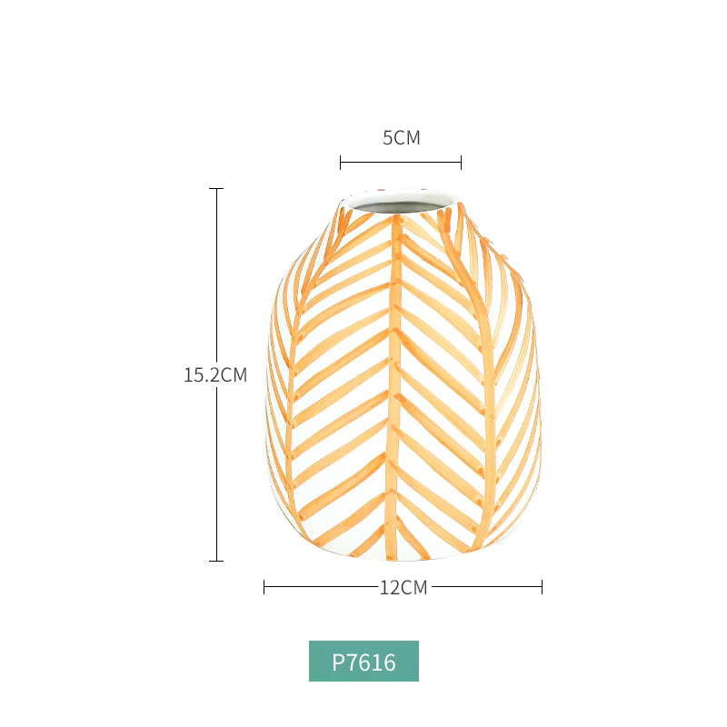 Measurement chart of a decorative item with a zigzag pattern, showing dimensions on a white background.