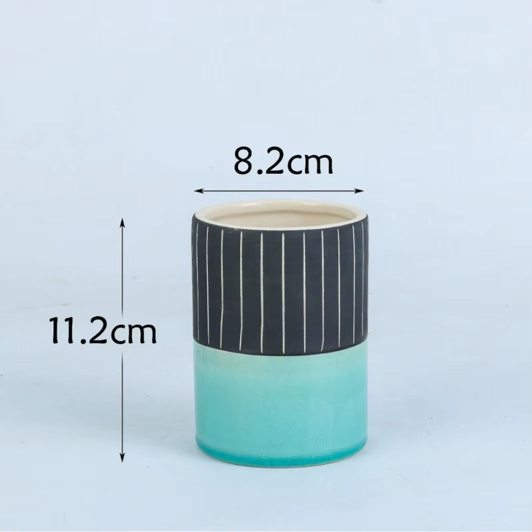 Cylindrical container with black and white striped lid and turquoise body, shown with measurements on a light blue background.