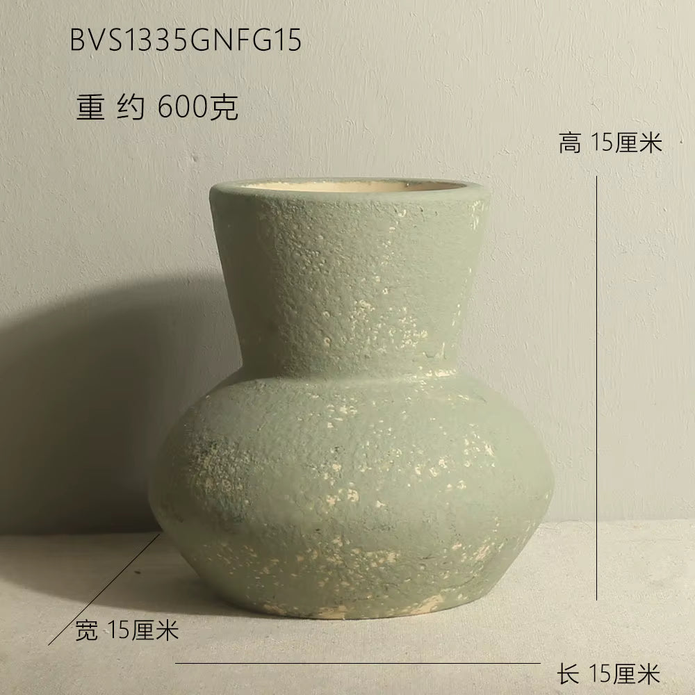 Green textured vase on a light gray background with dimensions and weight information.