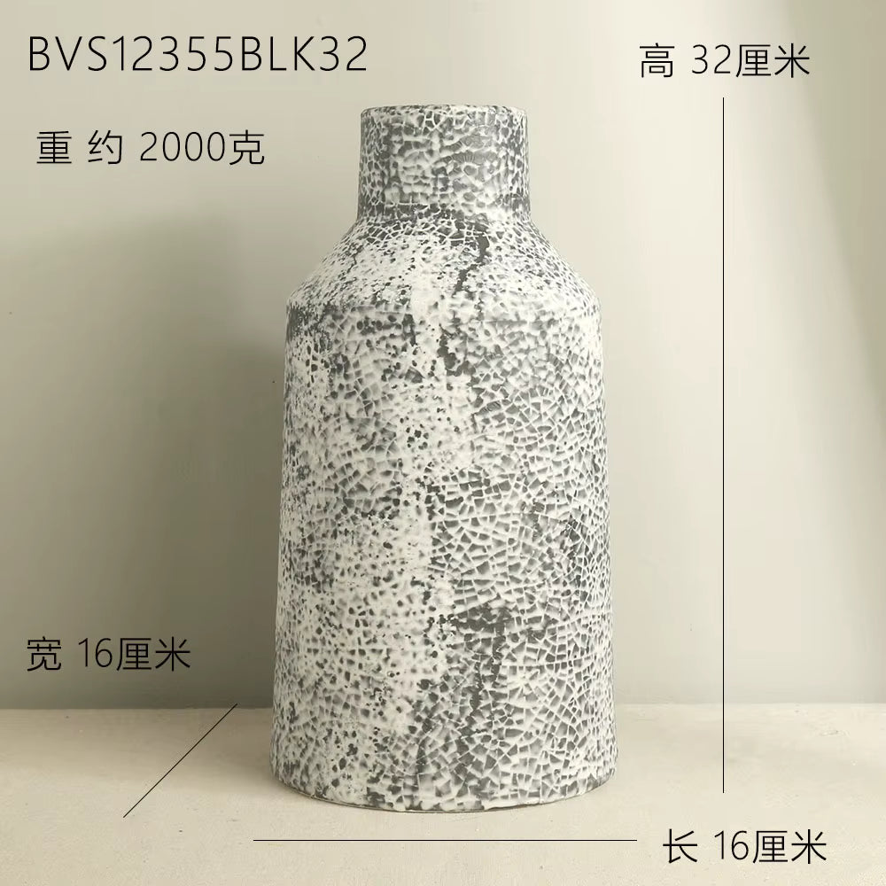 Textured vase with dimensions and weight information on a neutral background