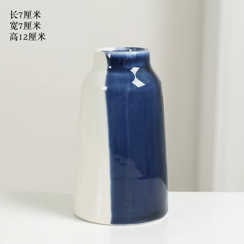 Blue ceramic vase on a white background with text in Chinese