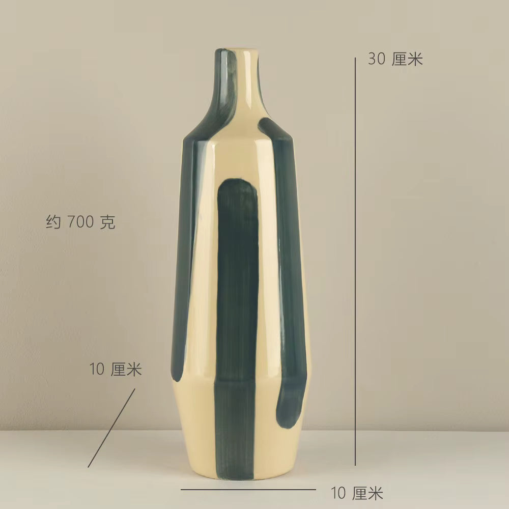 Vase with measurements on a beige background