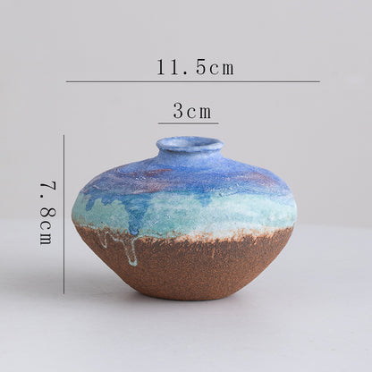Ceramic vase with gradient color and measurements on a light gray background