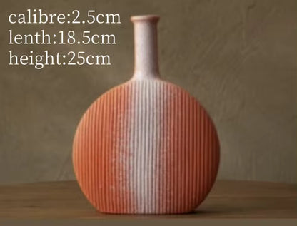 Vase with dimensions displayed on a neutral background