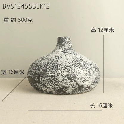 Black and white textured vase on a beige background with measurements indicated.