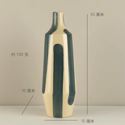 Vase with measurements on a beige background